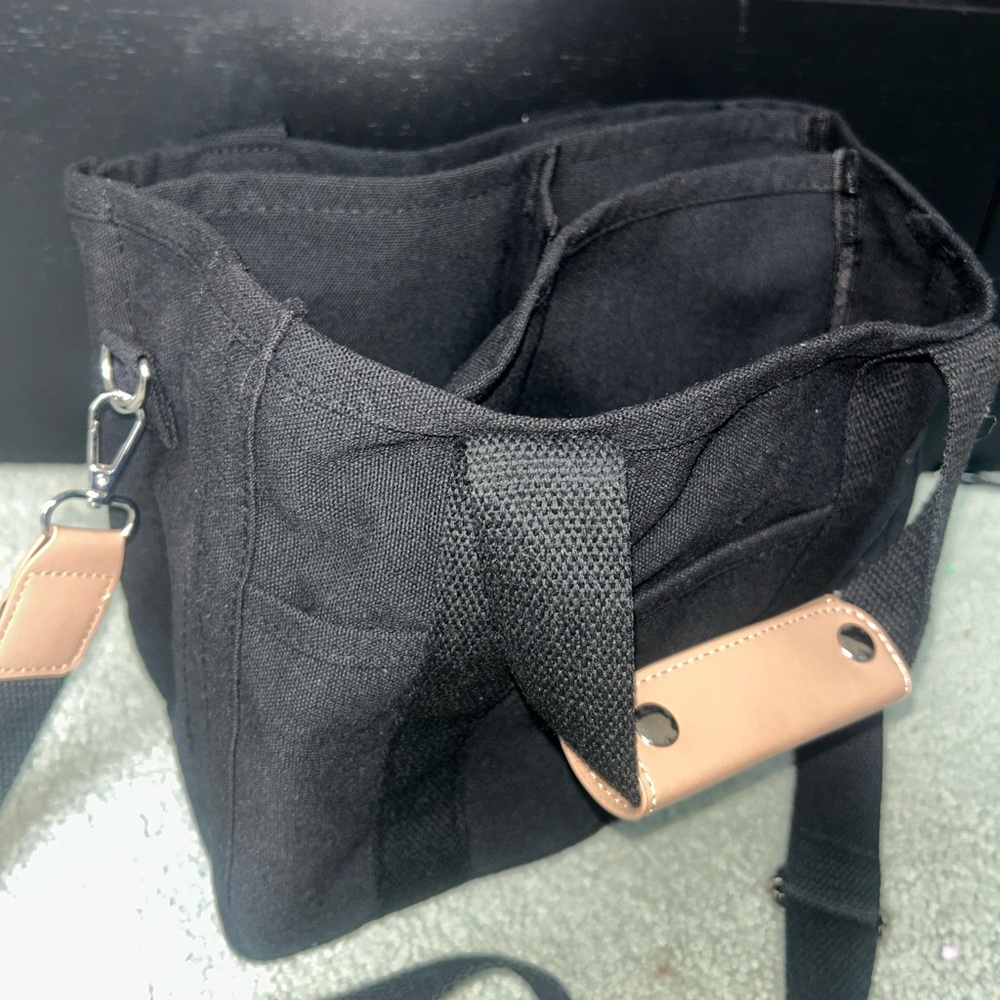 MULTI POCKET MESSENGER TOTE BAG